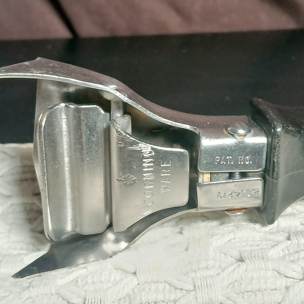 Vintage Corning Ware Detachable Twist-Lock Casserole Handle Kitchen Accessory